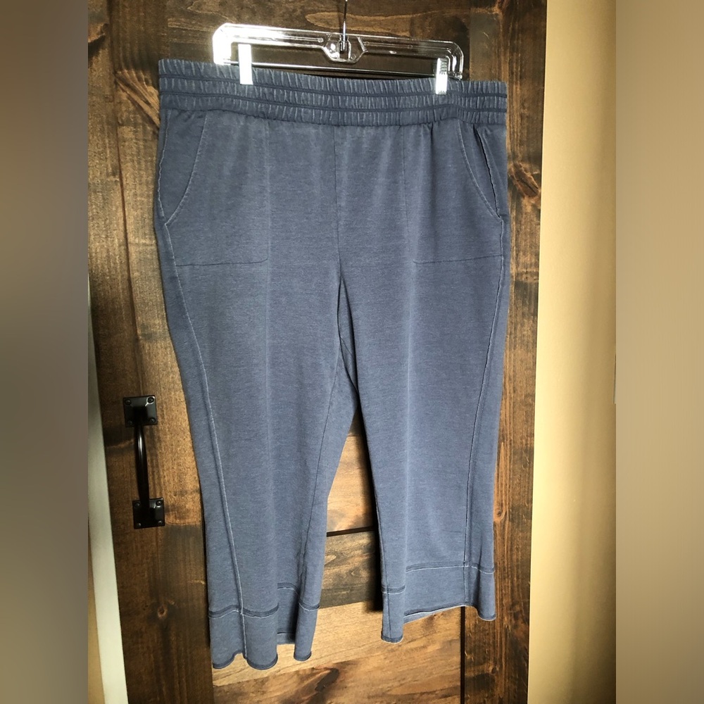 Knit cropped pant by AnyBody